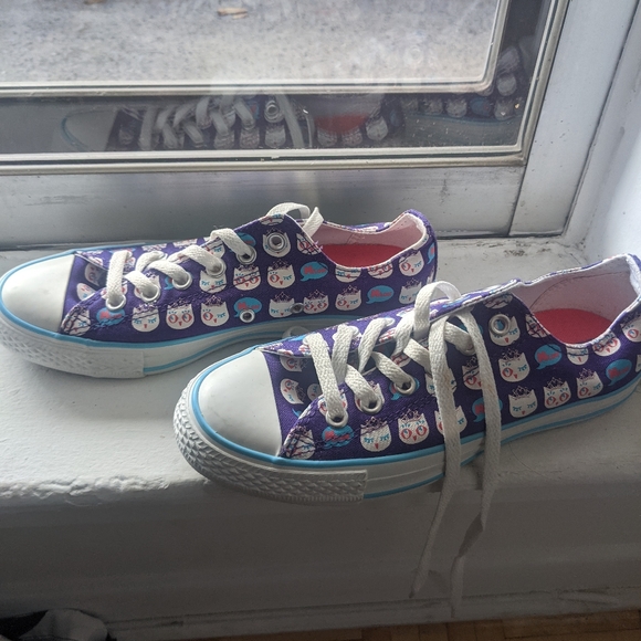 Cat Print Converse Low Tops - Picture 2 of 2